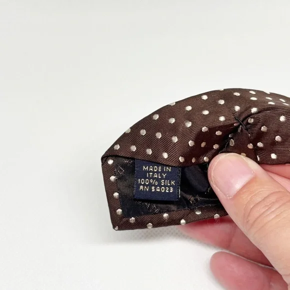 Banana Republic brown polka dot tie 100% silk - Picture 2 of 6
